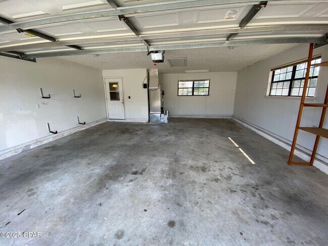Building Photo - 2315 Oakwood St