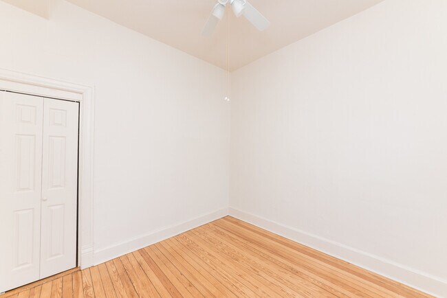 Building Photo - 1401 W Huron St