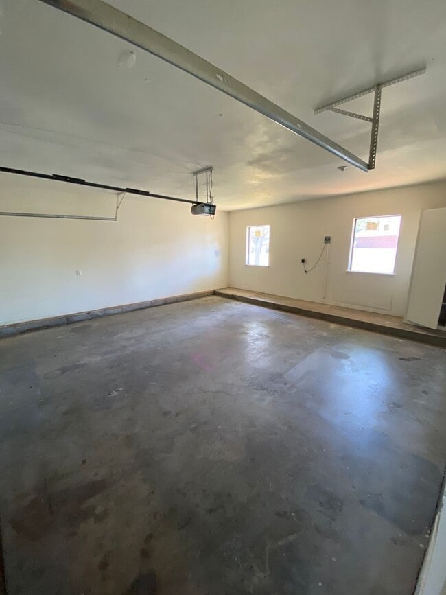 Building Photo - Big and Spacious Four Bedroom Home on the ...