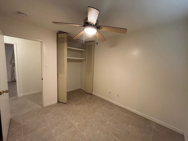 Building Photo - Spacious 3 bed 1 bath plus bonus room! Pet friendly with nice size back yard