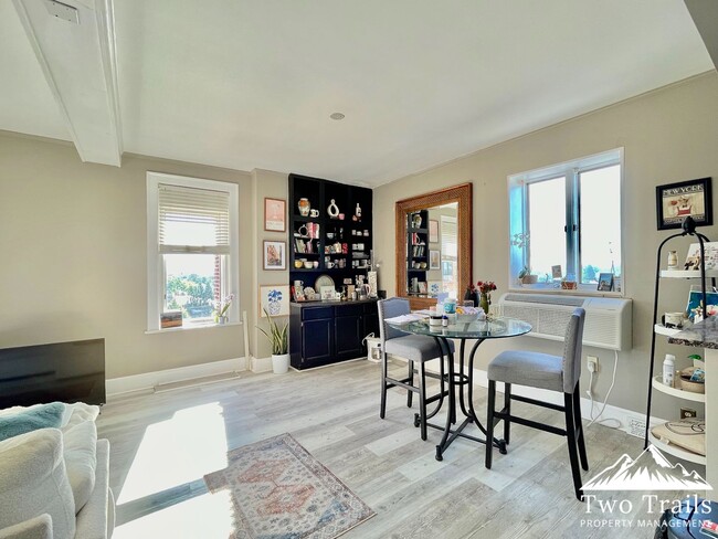 Building Photo - BEAUTIFUL DOWNTOWN CONDO WITH MOUNTAIN VIEWS