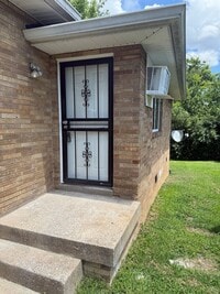 Building Photo - 2 bedroom, 1 bath