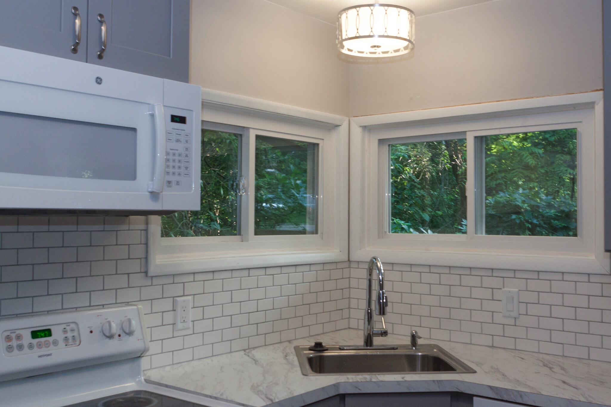 Building Photo - 415 S Revena Blvd