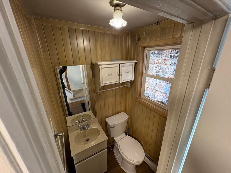 Building Photo - 37 John St