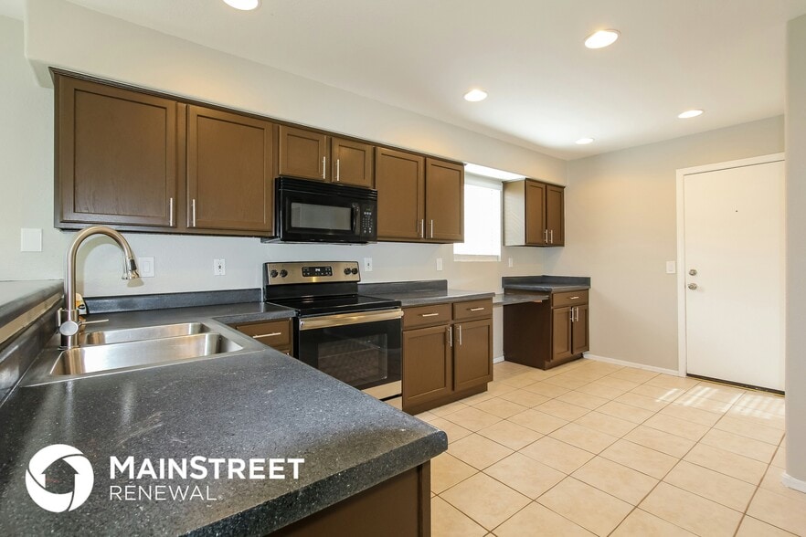 Building Photo - 7013 W Aire Libre Ave