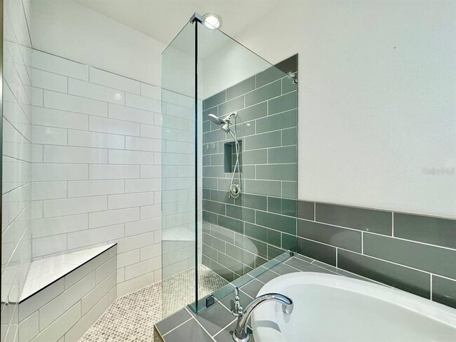 Building Photo - 34159 Astoria Cir