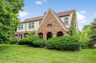 Building Photo - 1514 Kessler Blvd E Dr
