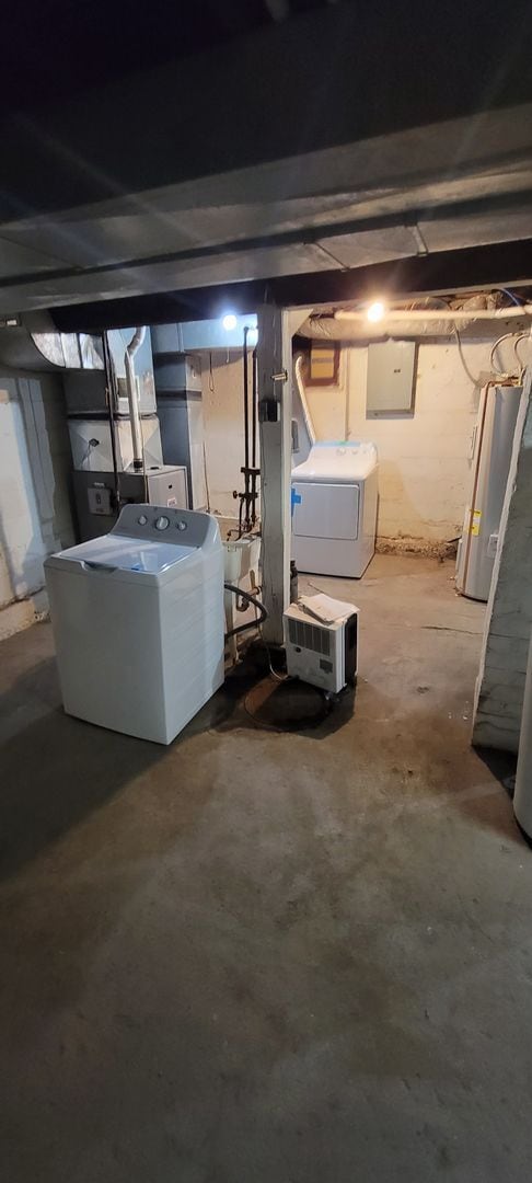 Building Photo - AVAILABLE JUNE 1ST - 2 Bed/ 1 Bath w/ Great Yard!