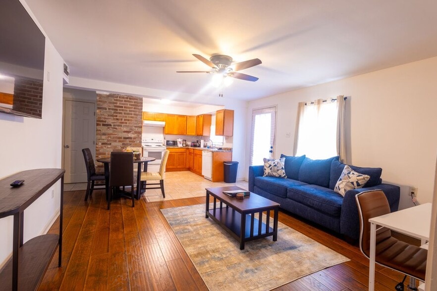 Primary Photo - 3026 Napoleon Ave