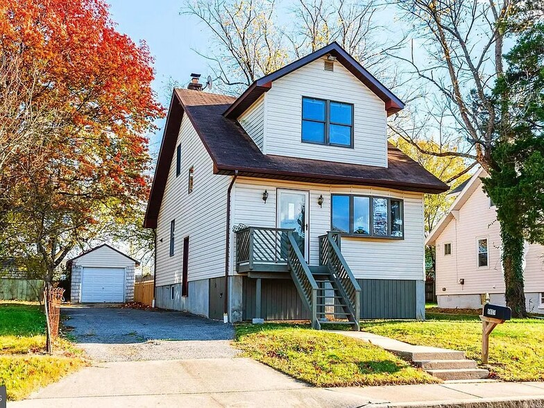 Primary Photo - 5927 Greenhill Ave