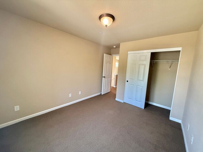 Building Photo - Charming 4 Bedroom Home in Springlake