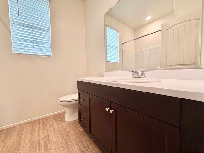 Building Photo - 2 bedroom 2.5 Bathroom Home with a LOFT located in the heart of Menifee!