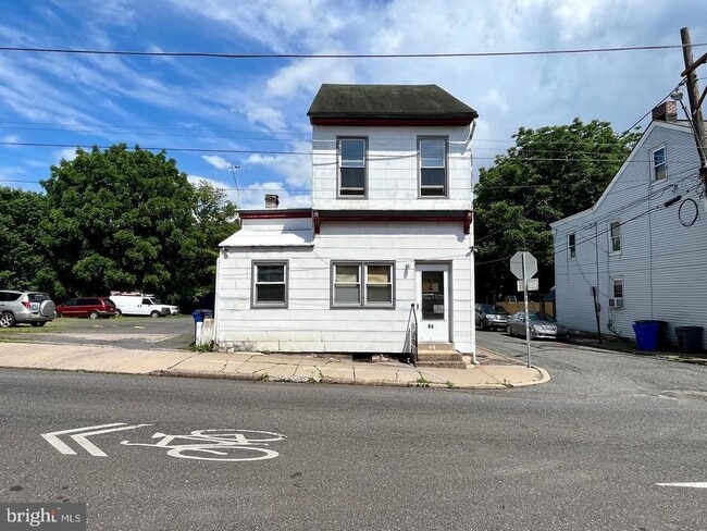 Primary Photo - 64 S Evans St
