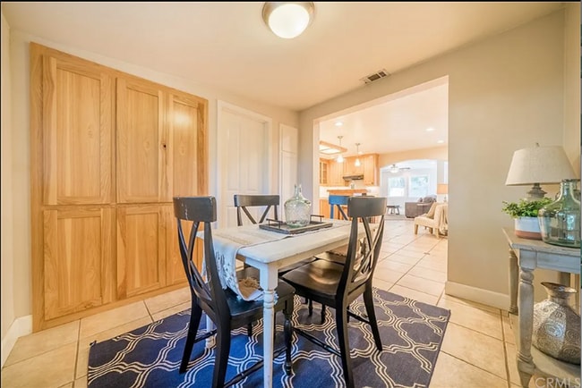 Building Photo - Great Home Close to All