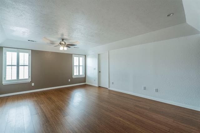 Building Photo - 3300 Wells Dr