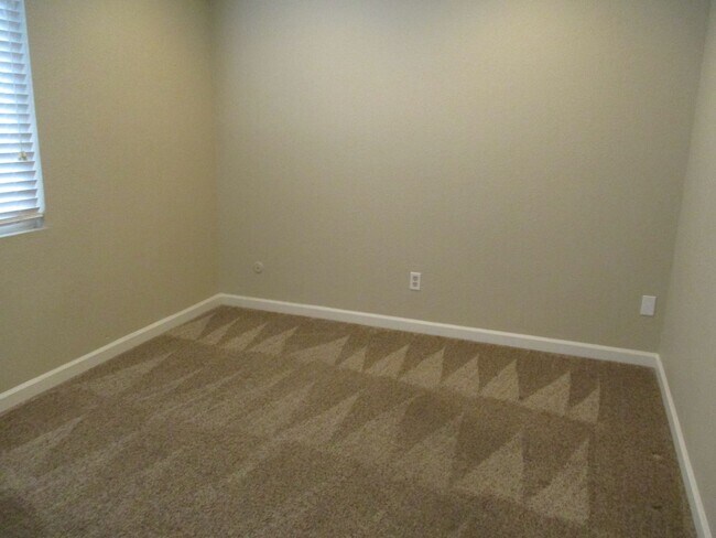Building Photo - Desirable Santee 4 Bedroom Home!