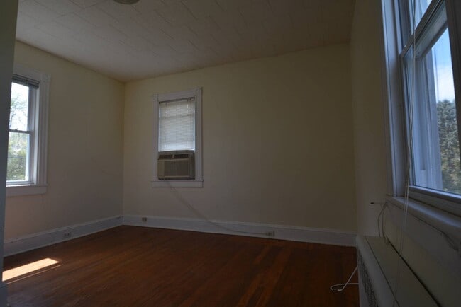 Building Photo - 99 Bayview Ave