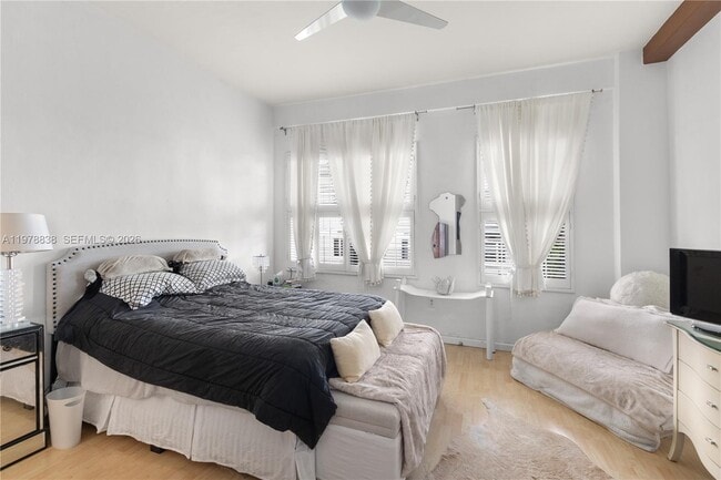 Building Photo - 2421 Lake Pancoast Dr