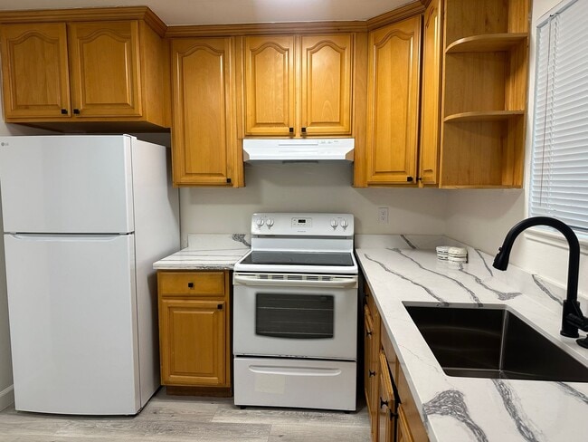 Building Photo - 5200 Snow Dr