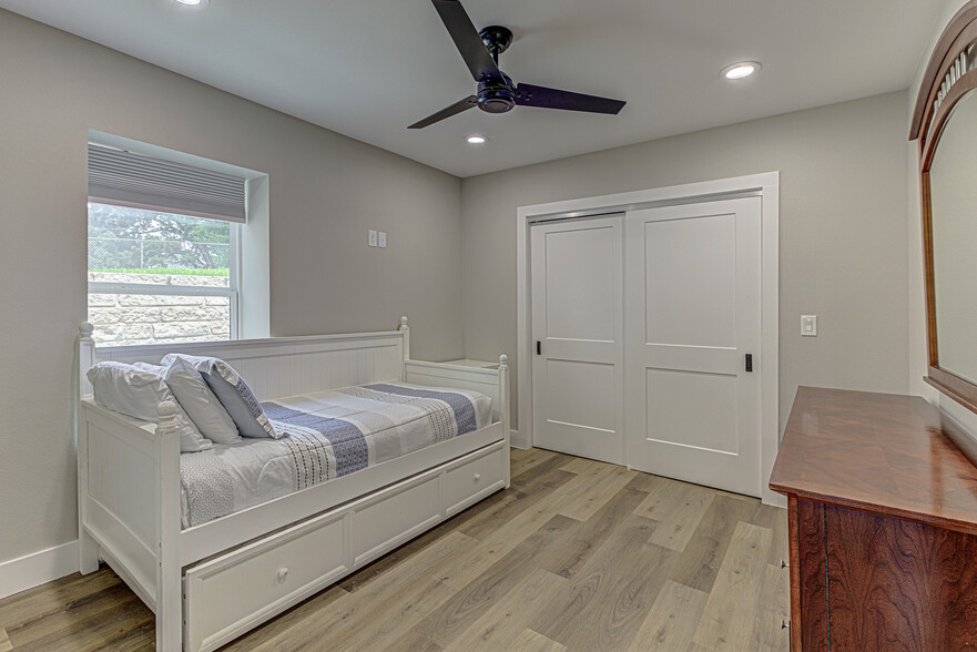 Downstairs guest bedroom - 707 N Shorewood Dr