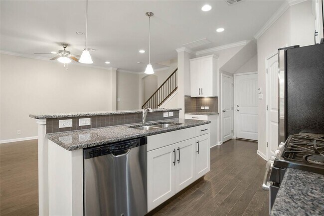 Building Photo - 13400 Briarwick Dr