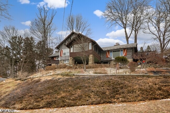 Building Photo - 77 W Shore Trail