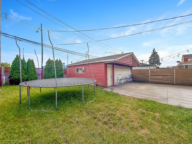 Building Photo - 8201 S Komensky Ave