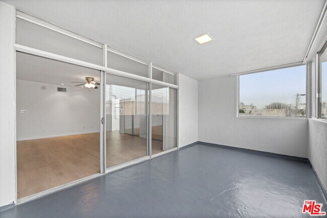 Building Photo - 329 Rexford Dr