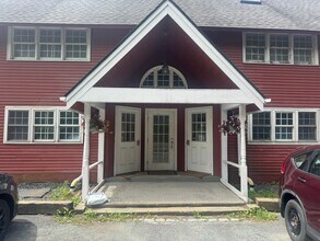 Building Photo - 2 bedroom with loft in downtown Quechee