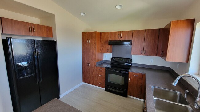 Building Photo - Kahiwelo at Makakilo 3 bedroom home for rent
