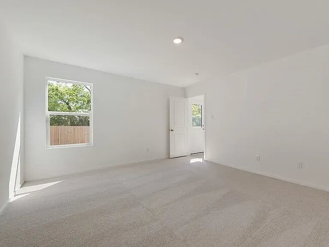 Building Photo - 900 Calley Pear Trl