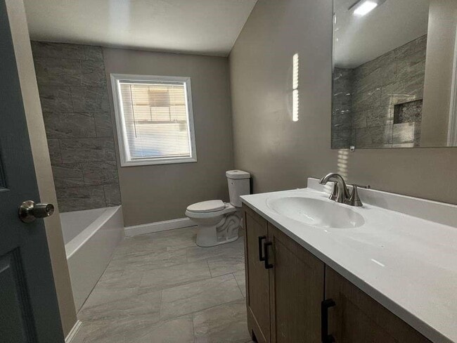 Building Photo - 375 Public St