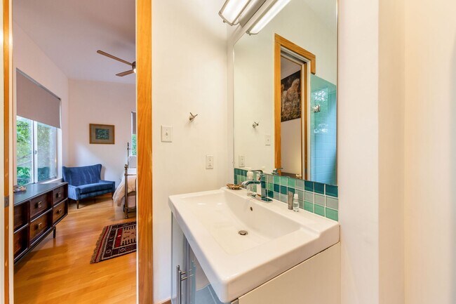 Building Photo - Gorgeous Fully Furnished Home in Brentwood - Short Term Lease  Options Available