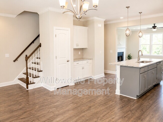 Building Photo - 904 Laurel Gate Dr