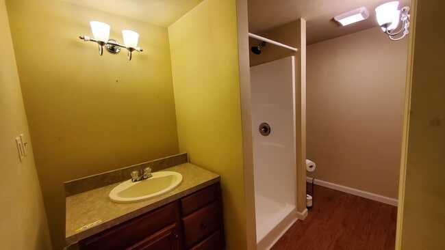 Building Photo - 4 Bedroom House for Rent