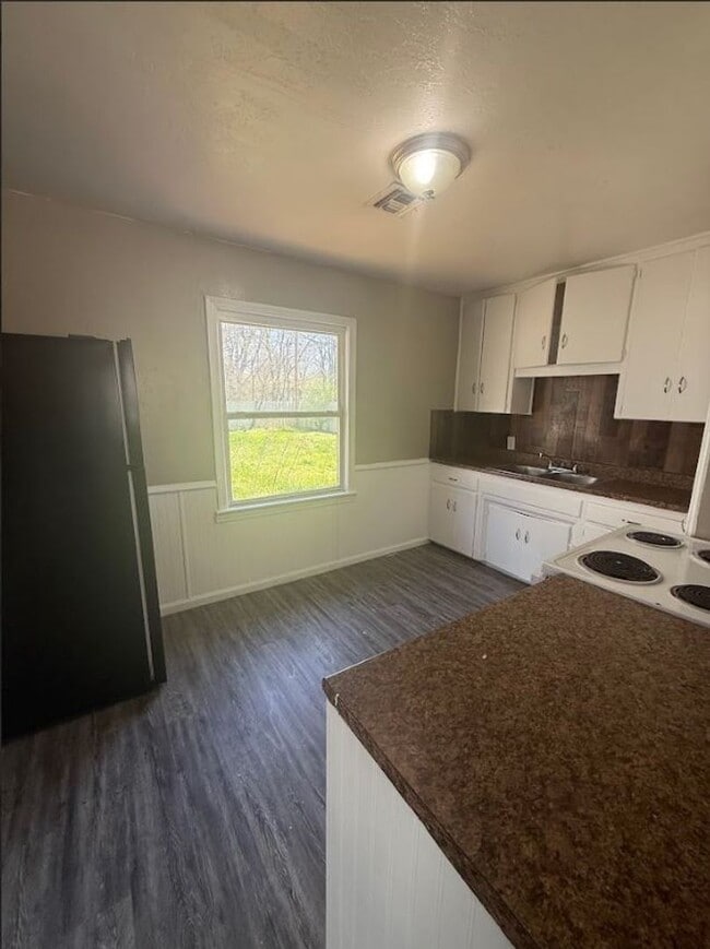 Building Photo - 3512 Brookside Dr