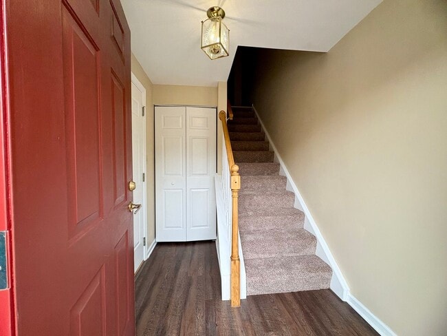 Building Photo - 3 Bedroom 1.5 Bathroom in Elizabethtown!