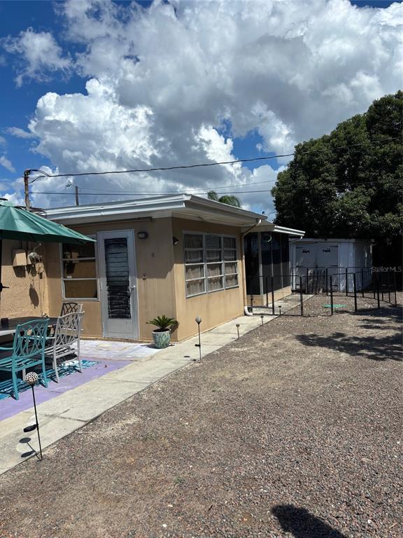 Building Photo - 4004 Cluster Dr