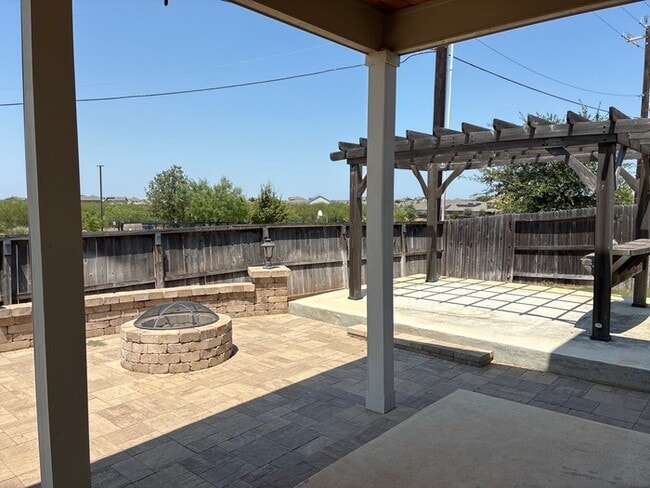 Building Photo - Charming 4 beds 2.5 baths in San Antonio!