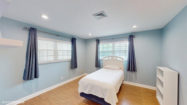 Building Photo - 488 Forestview Dr
