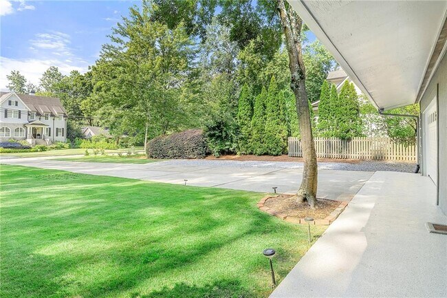 Building Photo - 235 Hillside Dr NW