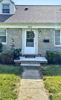 Building Photo - 312 Robinwood Ave