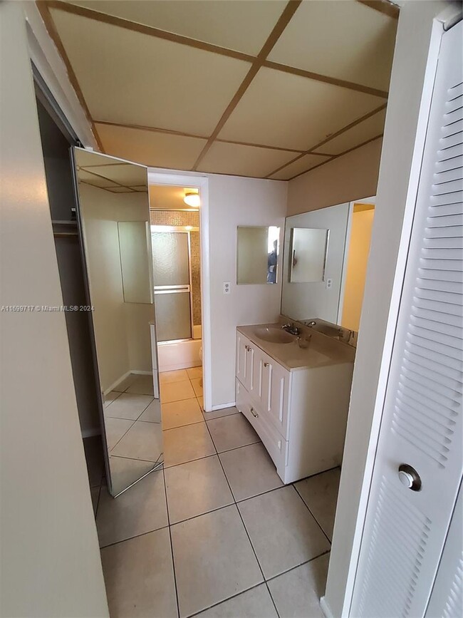 Building Photo - 1 bedroom in North Miami FL 33162