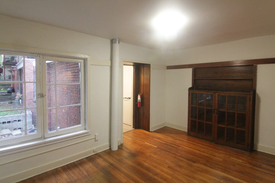 Building Photo - 425 Biddle Ave