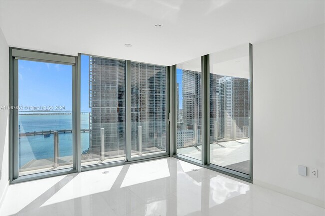 Building Photo - 300 Biscayne Blvd Way