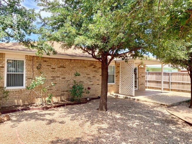 Building Photo - Pre-Leasing  - 3 bed 2 bath