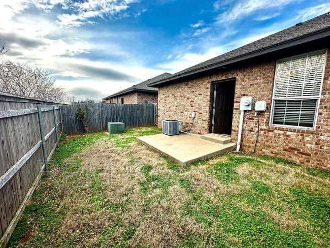 Building Photo - 175 Bison Ct Way