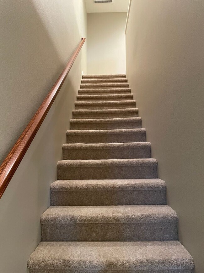 Building Photo - LUXURY 4 BD TOWNHOME! GATED PARKER VILLAGE...