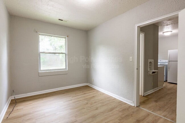 Building Photo - 433 Carver Ln