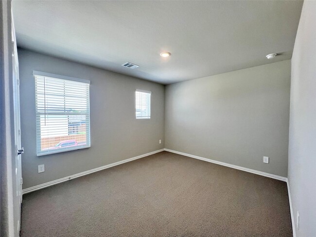 Building Photo - 678 Woodland Ave